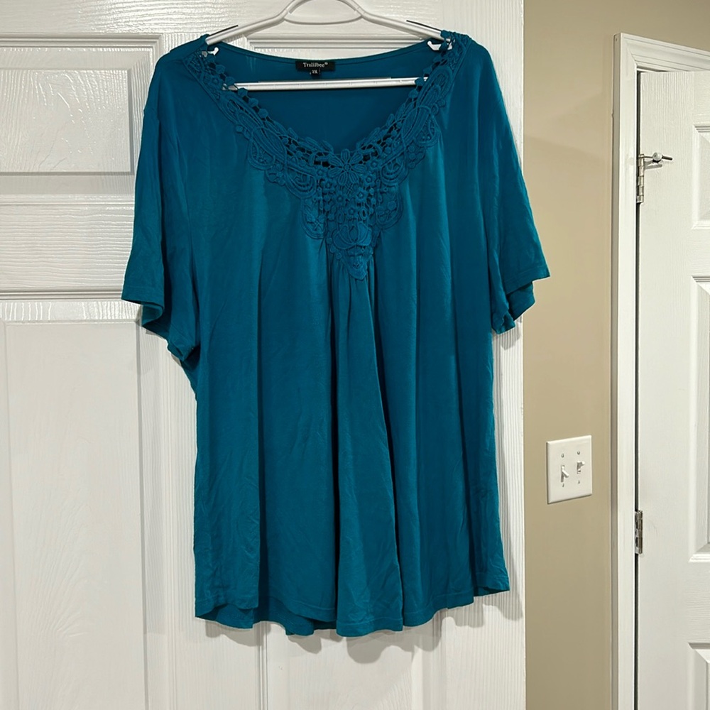 Trailbee Womena Blue Teal Floral T Shirt